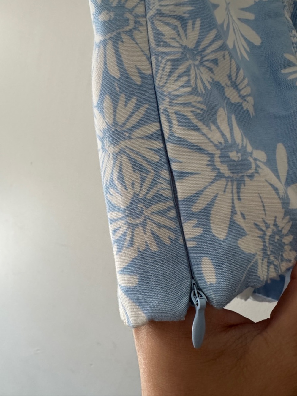 NEW!! Zara Blue and White Adorable Floral Crop Top - Picture 6 of 6